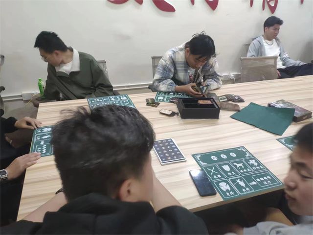 【完满团支部】桌上酣战 文稻武略显英豪——0638太阳集团官网通信2203班完满团支部活动