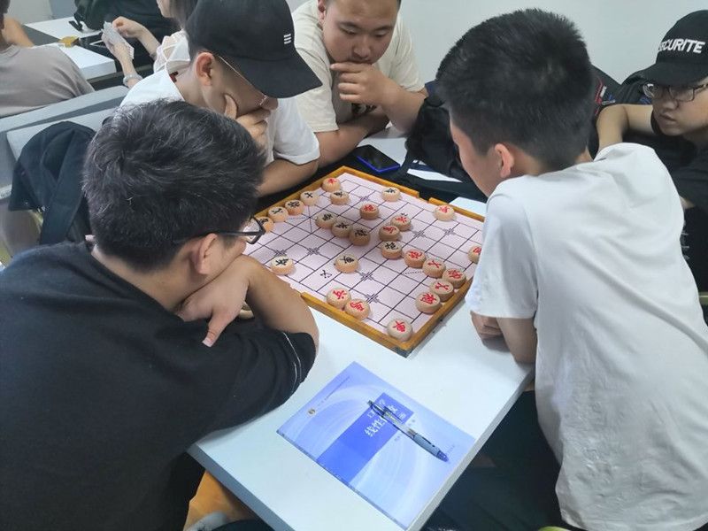 【完满班级】以棋牌会友 共享旧时光