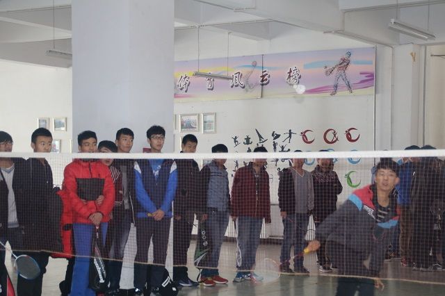 “轻羽飞扬”羽毛球比赛