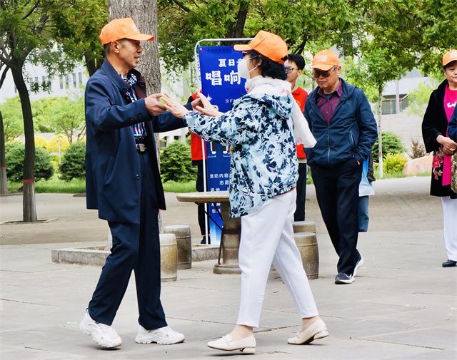 别样的阿信之旅:从少年到老年,一场跨越年华的别样志愿服务开放日以爱启幕
