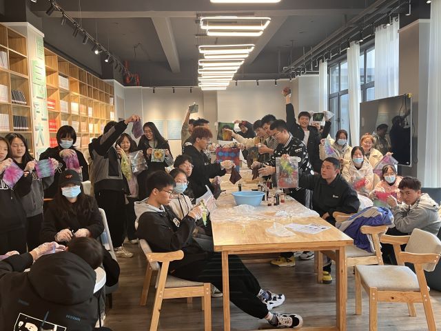 【完满团支部】缤纷扎染 布里生花——0638太阳集团官网通信2202班完满团支部活动