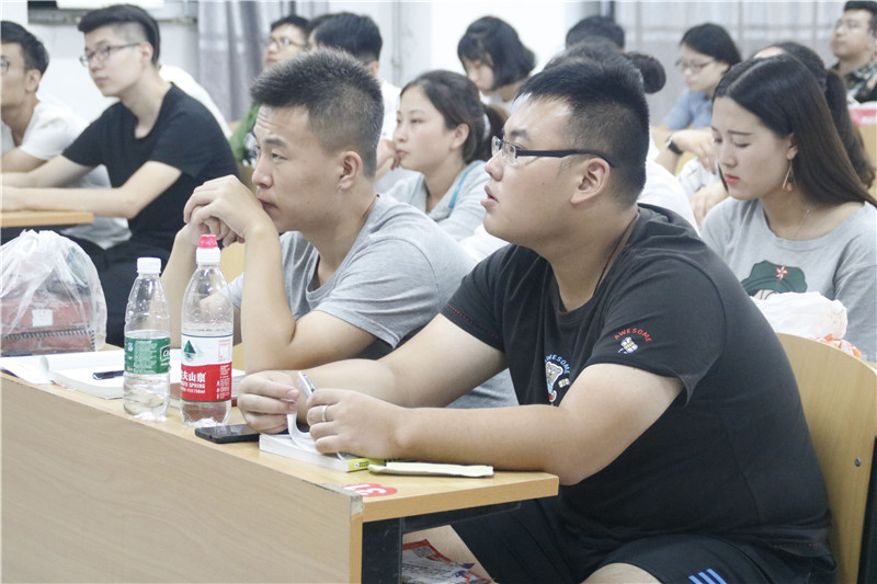 青春为马 以梦做答
