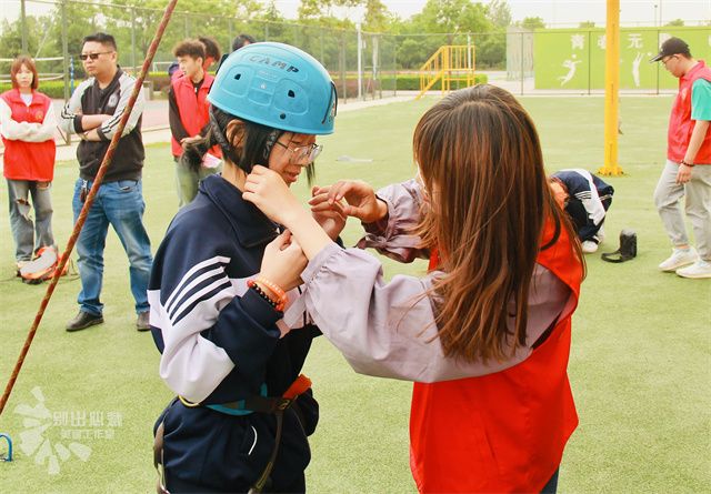 别样的阿信之旅:从少年到老年,一场跨越年华的别样志愿服务开放日以爱启幕