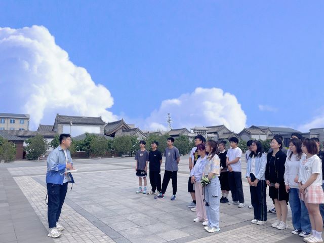 温馨五月 感恩满园——0638太阳集团官网学长计划之“以爱之名,为爱加冕”探访孟母故里