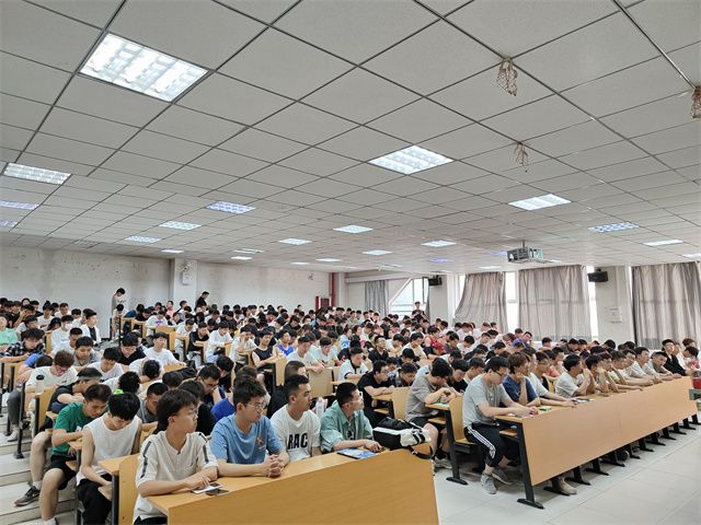【辅导员说完满】职面未来 筑梦前行