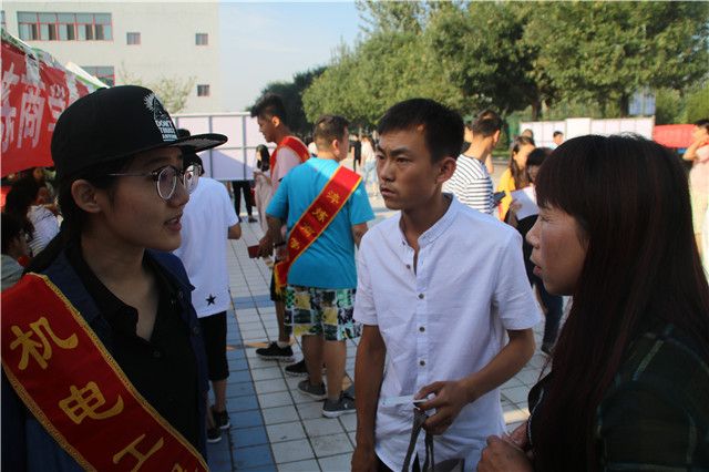 【迎新纪实】匆匆碌碌间 我们与你同行