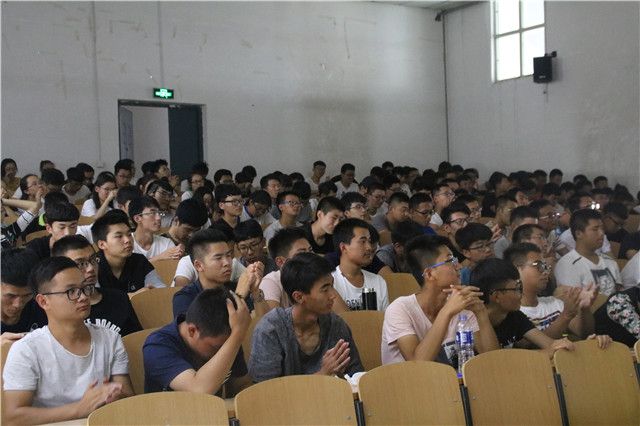 徜徉于书香 交流在书院