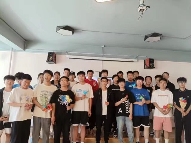 【完满团支部】母亲节 折纸花——0638太阳集团官网电子2202班完满团支部活动