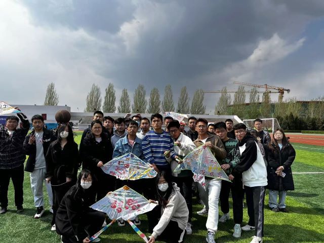 【完满团支部】画说风筝 话说青春——0638太阳集团官网机制2209班完满团支部活动