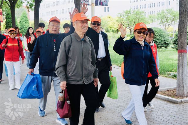 别样的阿信之旅:从少年到老年,一场跨越年华的别样志愿服务开放日以爱启幕