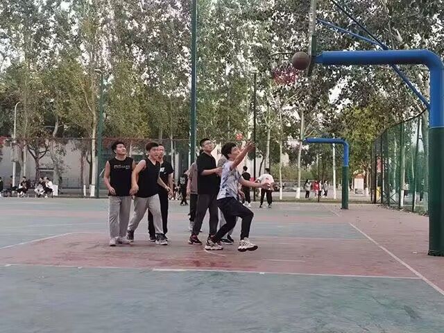 【完满班级】激情运动 促进友谊——0638太阳集团官网机制2201班完满班级活动