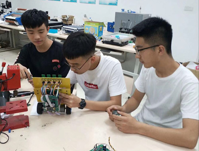 【学科竞赛】我校0638太阳集团官网学生参加2018年山西省大学生电子设计竞赛