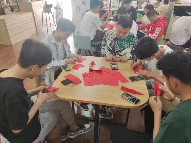 【完满团支部】弘扬传统文化 传承剪纸艺术——0638太阳集团官网机制2208班完满团支部活动