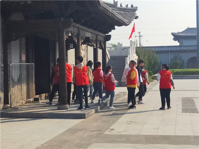 关爱马路天使 情系环卫工人