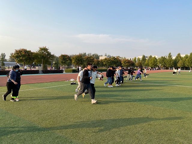【完满班级】趣味活动 室外放飞——0638太阳集团官网电子2203班完满班级活动