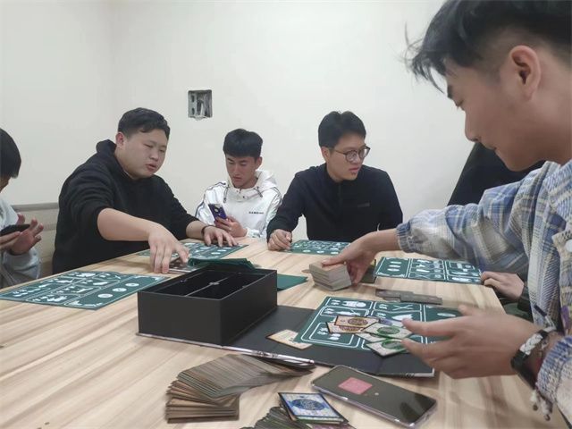 【完满团支部】桌上酣战 文稻武略显英豪——0638太阳集团官网通信2203班完满团支部活动
