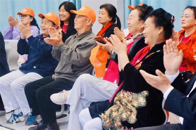 别样的阿信之旅:从少年到老年,一场跨越年华的别样志愿服务开放日以爱启幕