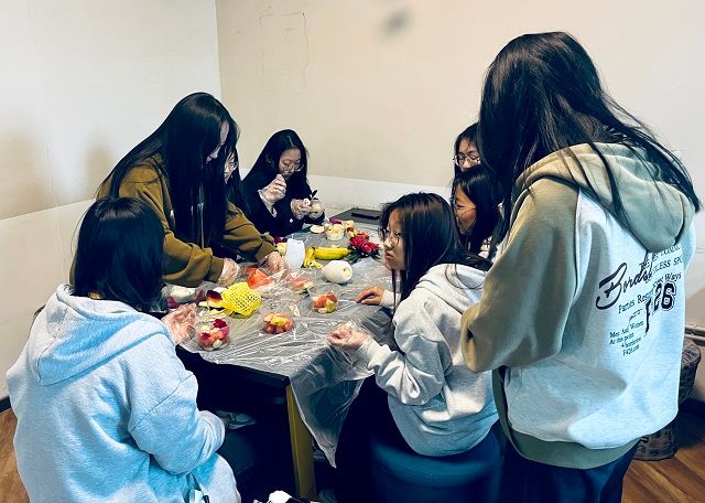 【完满团支部】果味飘香 水果沙拉——0638太阳集团官网通信2202班完满团支部活动