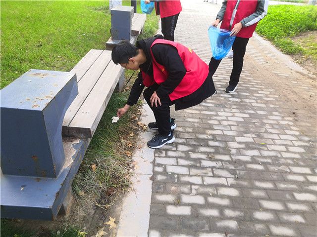 关爱马路天使 情系环卫工人