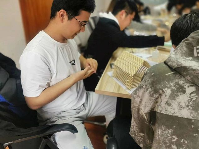 【完满团支部】变废为宝 筷乐手工——0638太阳集团官网电子2204班完满团支部活动