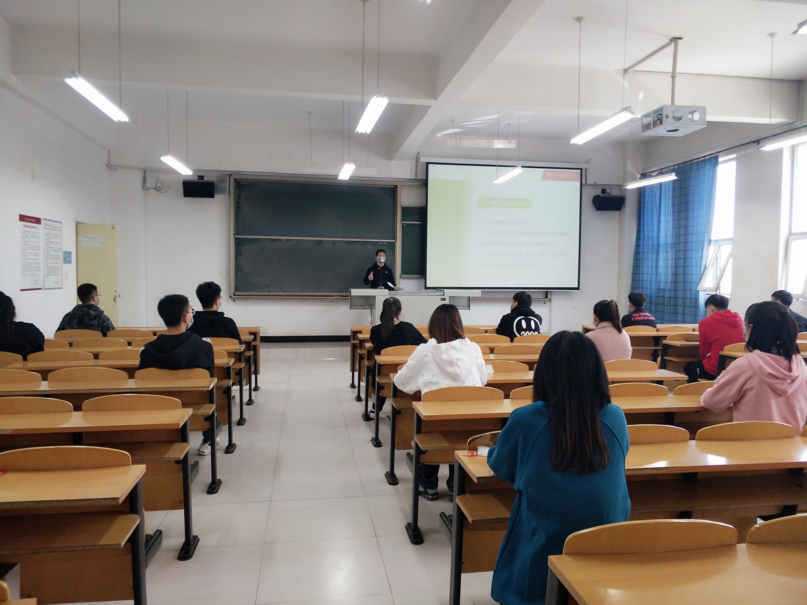 防护冰冷“疫情”,师生情暖校园
