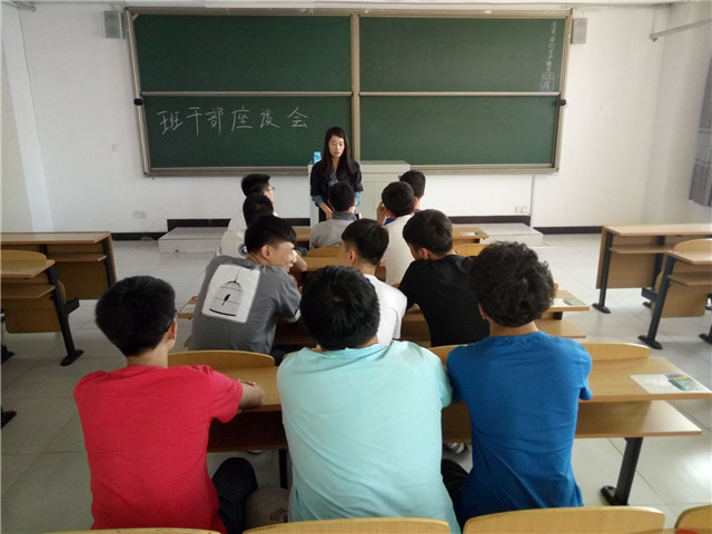沟通心之间,服务你我他