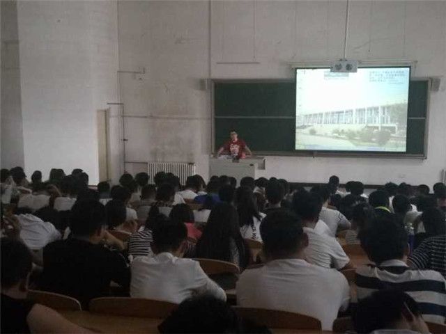 徜徉于书香 交流在书院