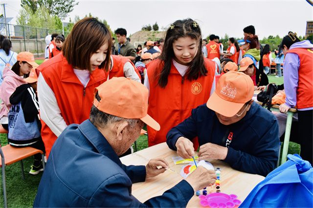 别样的阿信之旅:从少年到老年,一场跨越年华的别样志愿服务开放日以爱启幕