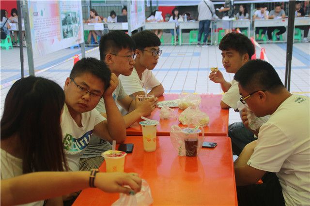【迎新纪实】匆匆碌碌间 我们与你同行