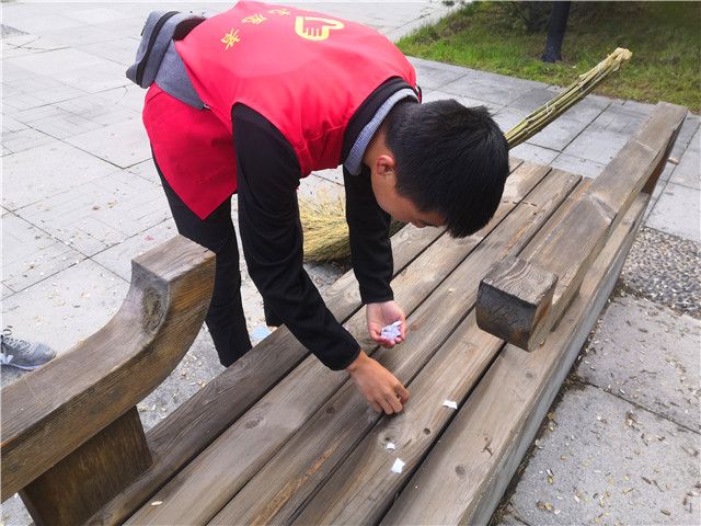 关爱马路天使 情系环卫工人