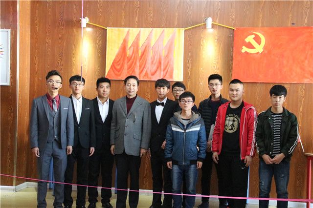 机电工程系完满班级系列活动之创意多米诺