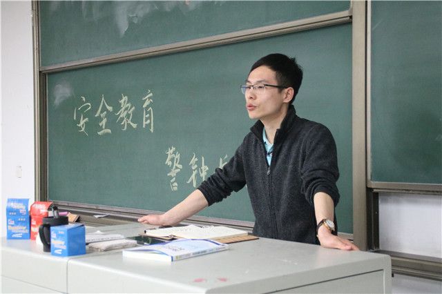【辅导员说完满】要想生活过得去 切不能网贷糊涂