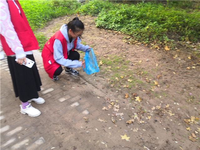 关爱马路天使 情系环卫工人