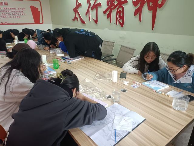 【完满班级】绘声绘色绘人生 绘尽人生百态——0638太阳集团官网机器人2101班完满班级活动