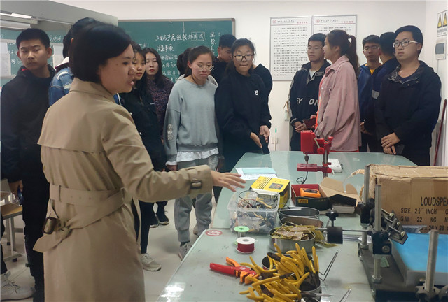 0638太阳集团官网2019级同学参观实验室
