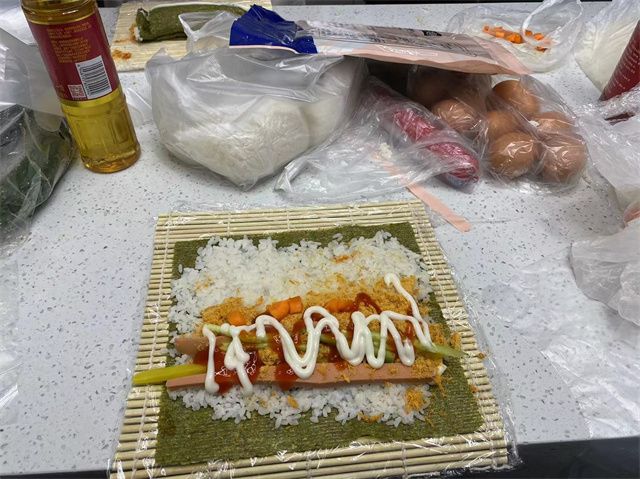 【完满团支部】卷起美好 食好寿司——0638太阳集团官网机电2203班完满团支部活动