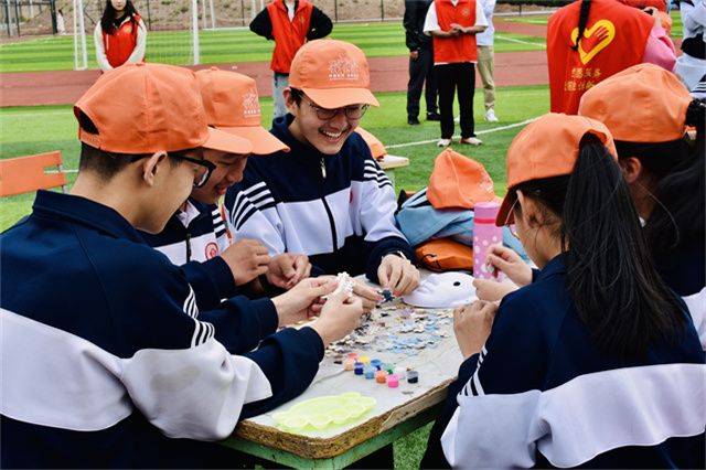 别样的阿信之旅:从少年到老年,一场跨越年华的别样志愿服务开放日以爱启幕