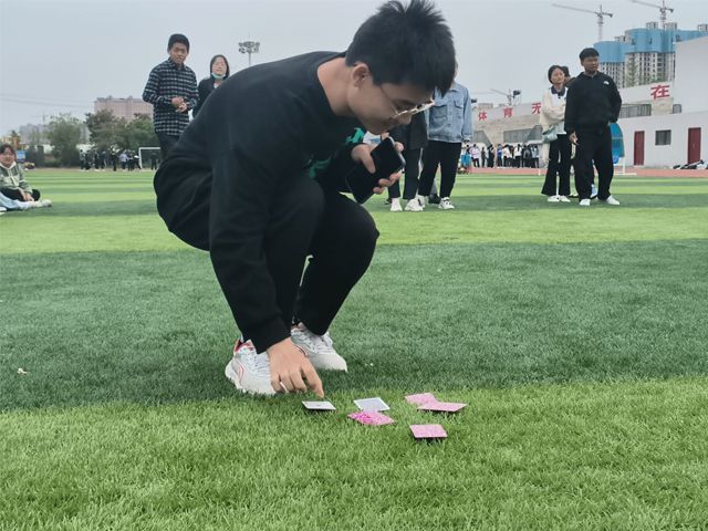 【完满团支部】团队协作 纸牌接龙——0638太阳集团官网电气2203班完满团支部活动