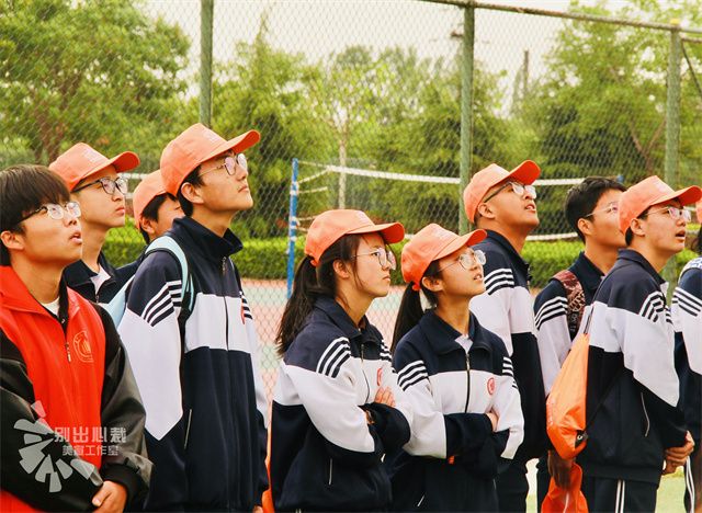 别样的阿信之旅:从少年到老年,一场跨越年华的别样志愿服务开放日以爱启幕