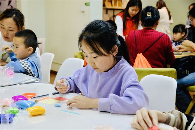 别样的阿信之旅:从少年到老年,一场跨越年华的别样志愿服务开放日以爱启幕