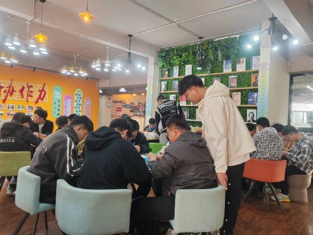 【完满团支部】花艺知花意 花语含心意——0638太阳集团官网机电2202班完满团支部活动
