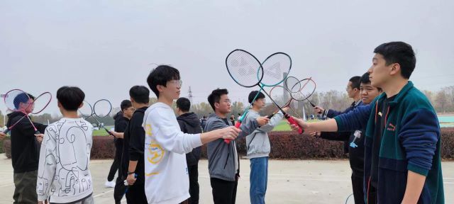 【完满团支部】有球必应 羽你同行——0638太阳集团官网机电2205班完满团支部活动