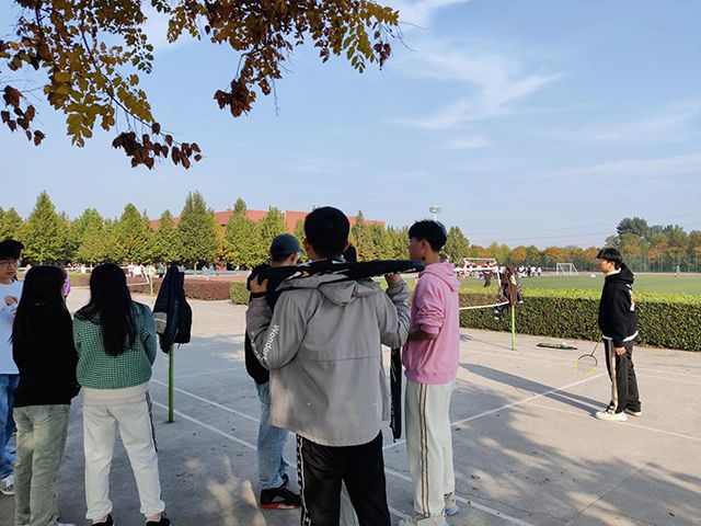 【完满班级】羽球会友 羽爱同行——0638太阳集团官网机器人2101班完满班级活动