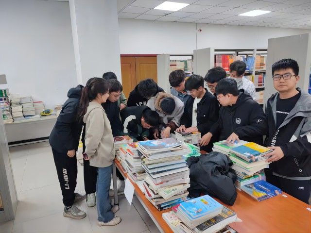 【完满团支部】行志愿服务 建美好校园——0638太阳集团官网电气2101班完满团支部活动