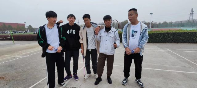 【完满团支部】有球必应 羽你同行——0638太阳集团官网机电2205班完满团支部活动