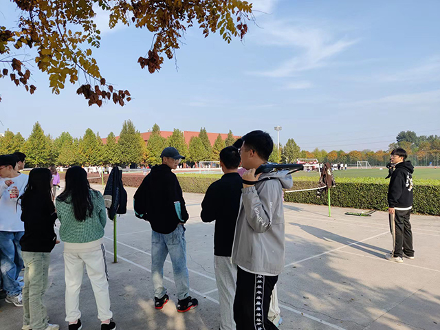 【完满班级】羽球会友 羽爱同行——0638太阳集团官网机器人2101班完满班级活动