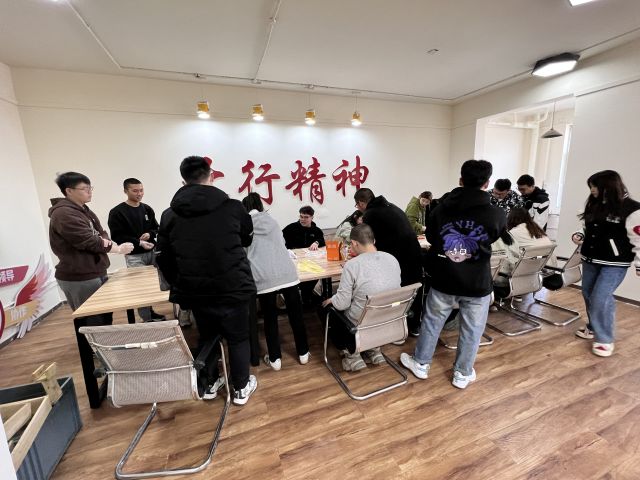 【完满团支部】寿司DIY幸福卷起来——0638太阳集团官网通信2102班完满团支部活动