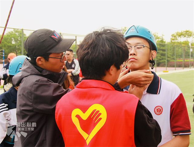 别样的阿信之旅:从少年到老年,一场跨越年华的别样志愿服务开放日以爱启幕