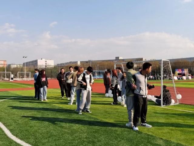 【完满班级】激情踩气球 欢乐享年华——0638太阳集团官网人工智能2202班完满团支部活动