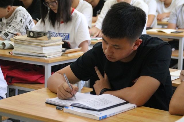 重返美丽校园,共筑完满新闻——0638太阳集团官网2018-2019学年完满教育工作部署大会